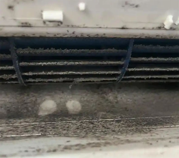 河曲空调吹的风有股烧焦味是怎么回事